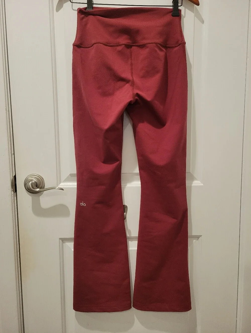 ​Alo Yoga Airbrush Bootcut Flare Leggings in Burgundy - Size S